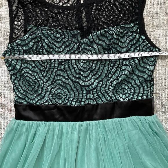 ModCloth floral lace tulle dress | Starlet’s Web | sweetheart neckline retro - Picture 12 of 16